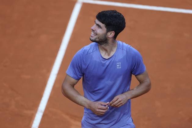 Rome, Italy, italy: Rome, Italy 18 May 2025: Men s final, men s singles, match Carlos Alcaraz (ESP) wins and celebrates at the end of the match against Jannik Sinner (ITA) during the Internazionali BNL d Italia 2025 ATP, Tennis Herren Masters Men s 1000 circuit in Rome at the Foro Italico. Tennis: ATP Masters 1000 Men. Men S Final. Men S Singles At The Foro Italico In Rome, Jannik Sinner (ITA) Vs. Carlos Alcaraz (ESP)  - ZUMAp169 0819528862st Copyright: xmarcoxiacobuccix