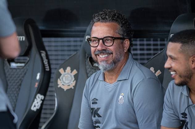 Match between Corinthians and Santos for the Brazilian football championship Sao paulo (sp), 05 18 2025 - brazilian championship corinthians vs santos - coach cleber xavier in a match between corinthians and santos, for the 9th round of the brazilian football championship, on the afternoon of this sunday, may 18, 2025, at neo Quimica arena, in sao paulo-sp. (Foto: Ronaldo Barreto Thenews2 imago images) SPO  Copyright: xRONALDOxBARRETOx