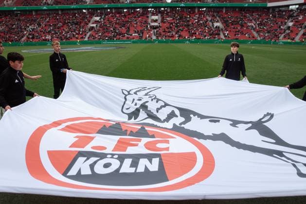18 05 25, Men, Football, U19 A Junior Bundesliga Final 2025, Bayer 04 Leverkusen U19 1 FC Köln U19, Season 2024 2025, Final banner of 1 FC Köln will be held by volunteers before the match Leverkusen BayArena NRW Germany