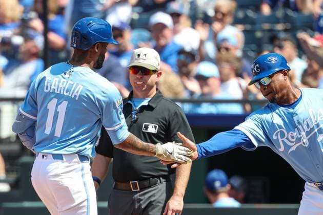 MLB, Baseball Herren, USA 2025: Cardinals Vs Royals MAY 18 May 18, 2025: Kansas City Royals third baseman Maikel Garcia (11) and first base coach Damon Hollins (39) react to Garcia s RBI single to score Kansas City Royals outfielder Drew Waters (8) during the seventh inning against the St. Louis Cardinals at Kauffman Stadium in Kansas City, MO. David Smith CSM (Credit Image: Â David Smith Cal Media) Kansas City Mo United States of America EDITORIAL USE ONLY Copyright: xx ZUMA-20250518_zma_c04_031.jpg DavidxSmithx csmphotothree384613