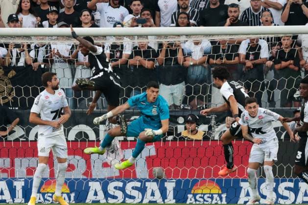 Match between Corinthians and Santos for the Brazilian football championship Sao paulo (sp), 05 18 2025 - brazilian championship corinthians vs santos - goalkeeper gabriel brazao during the match between corinthians and santos, for the 9th round of the brazilian football championship, on the afternoon of this sunday, may 18, 2025, at neo Quimica arena, in sao paulo-sp. (Foto: TomzÃ Fonseca Thenews2 imago images) SPO  Copyright: xTomzexFonsecax