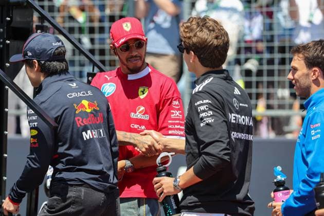 MOTORI - Formula 1 - AWS Gran Premio del Made in Italy e dell Emilia Romagna 2025 - Race Lewis Hamilton (GBR) - Scuderia Ferrari - Ferrari SF-25 - Ferrari an George Russell (GBR) - Mercedes-AMG PETRONAS F1 Team - Mercedes W16 - Mercedes E Performance during Formula 1 AWS Gran Premio del Made in Italy e dell Emilia Romagna 2025 - Autodromo Enzo e Dino Ferrari, Imola (BO) Italy from 15th to 18th May 2025, Imola Italy  Copyright: xIPAxSport ABACAx