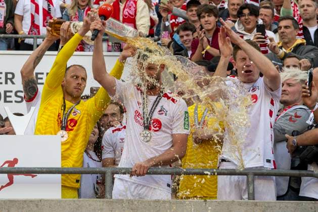 Mark Uth Koeln 13 Bierdusche , 1 FC Koeln vs 1 FC Kaiserslautern, 2 Bundesliga, 34 Spieltag, 18 05 2025 DFB regulations prohibit any use of photographs as image sequences and or quasi video Koeln Nordrhein Westfalen Germany Copyright: xkolbert-press MarcxNiemeyerx