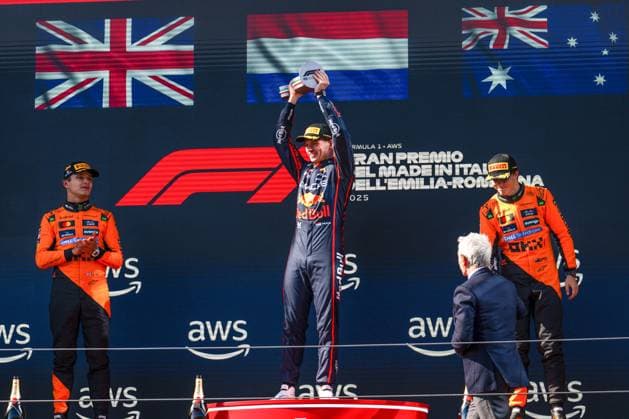 F1 2024: Emilia Romagna and Made in Italy Grand Prix in Imola - 18 May 2025 Oracle Red Bull Racing F1 Team s Dutch driver Max Verstappen celebrates the win of the Formula 1 Made in Italy and Emilia Romagna Grand Prix at the Autodromo Enzo e Dino Ferrari of Imola. Imola Italy Copyright: xLucaxMartinix xSOPAxImagesx LMC06448
