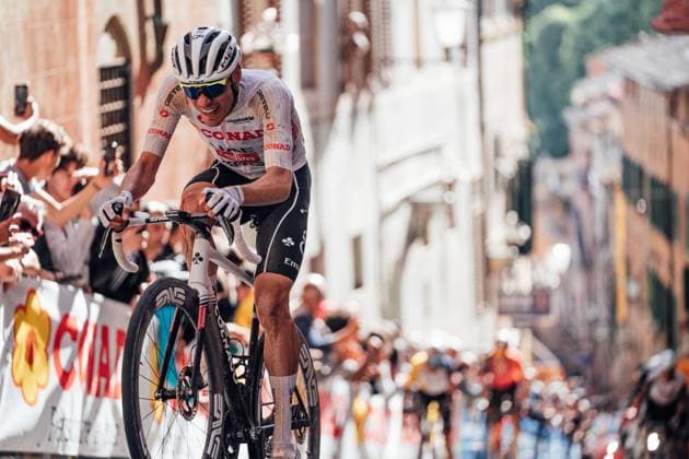 2025 Giro d Italia Stage 9 Picture by Zac Williams SWpix.com - 18 05 2025 - Cycling - 2025 Giro d Italia Stage 9, Gubbio to Siena, Italy - Juan Ayuso, UAE Team Emirates XRG. Copyright: x xSWpix.comx(t axPhotographyxHubxLtd)xZacxWilliams SWpix.comx SWP-2645