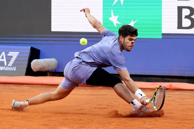 (250519) -- ROME, May 19, 2025 -- Carlos Alcaraz of Spain hits a return during the men s singles final match against Jannik Sinner of Italy at the ATP, Tennis Herren Italian Open in Rome, Italy, May 18, 2025. (Photo by Xinhua) (SP)ITALY-ROME-TENNIS-ATP-ITALIAN OPEN-FINAL ElisaxLingria 