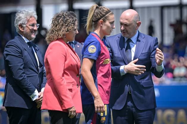 FC Barcelona, Barca Fem Vs Athletic Club Fem in Barcelona, Spain - 18 May 2025 Rafael Louzan (RFEF president) and Alexia Putellas (FC Barcelona) seen during a Liga F match between FC Barcelona Fem and Athletic Club Fem at Estadi Johan Cruyff. Final Score: FC Barcelona Fem 6 - Athletic Club Fem 0. Barcelona Spain Copyright: xFelipexMondinox xSOPAxImagesx SP0633-2121