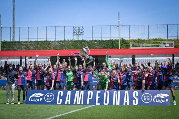 May 18, 2025, Barcelona, Spain: FC Barcelona, Barca players celebrate Liga F trophy during a Liga F match between FC Barcelona Fem and Athletic Club Fem at Estadi Johan Cruyff. Final Score: FC Barcelona Fem 6 - Athletic Club Fem 0. Barcelona Spain - ZUMAs197 20250518_aaa_s197_240 Copyright: xFelipexMondinox