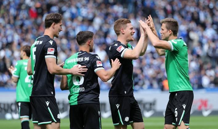 Phil Neumann, Enzo Leopold, Marcel Halstenberg high-fives with Fabian Kunze Action upper body Sports Soccer Football DFL 2 Bundesliga Men 34 Matchday Season 2024 2025 18 05 2025 Hertha BSC Berlin vs Hannover 96 DFL regulations prohibit any use of photographs as image sequences and or quasi video