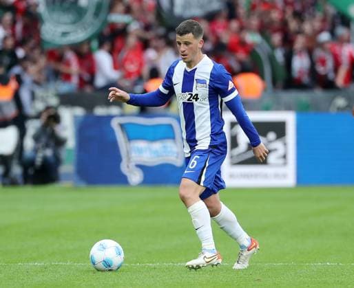Diego Demme on the ball Single image Crop action Sport Soccer Football DFL 2 Bundesliga Men 34 Matchday Season 2024 2025 18 05 2025 Hertha BSC Berlin vs Hannover 96 DFL regulations prohibit any use of photographs as image sequences and or quasi video