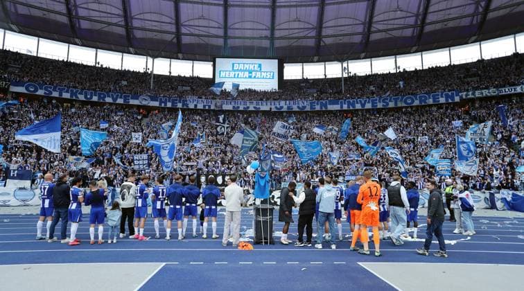 Hertha team doing the lap of honor after the end of the match in the Ostkurve in front of the Hertha fans Sport Football Soccer Football DFL 2 Bundesliga Men 34 Matchday Season 2024 2025 18 05 2025 Hertha BSC Berlin vs Hannover 96 DFL regulations prohibit any use of photographs as image sequences and or quasi video