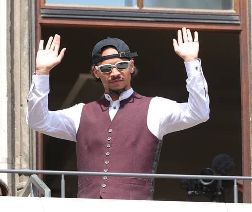 (250519) -- MUNICH, May 19, 2025 -- Leroy Sane of Bayern Munich greets the fans during the celebration for winning the title of German first division Bundesliga at downtown Munich, Germany, May 18, 2025. (Photo by Xinhua) (SP)GERMANY-MUNICH-FOOTBALL-BAYERN MUNICH-CELEBRATION PhilippexRuiz 