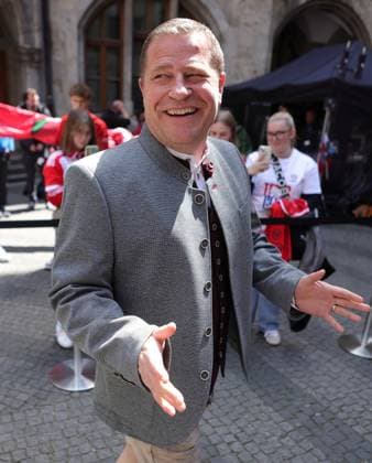 (250519) -- MUNICH, May 19, 2025 -- Max Eberl, sporting director of Bayern Munich takes part in the celebration for winning the title of German first division Bundesliga at downtown Munich, Germany, May 18, 2025. (Photo by Xinhua) (SP)GERMANY-MUNICH-FOOTBALL-BAYERN MUNICH-CELEBRATION PhilippexRuiz 
