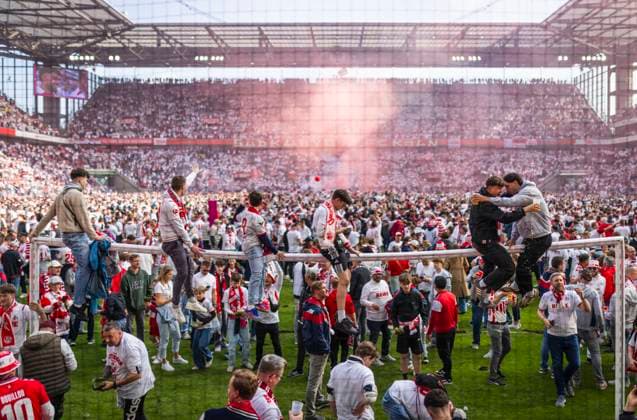 Cologne, Germany 18th May 2025 Cologne fans celebrate the promotion to the Bundesliga on the goal 1 FC Köln 1 FC Kaiserslautern 18 05 2025