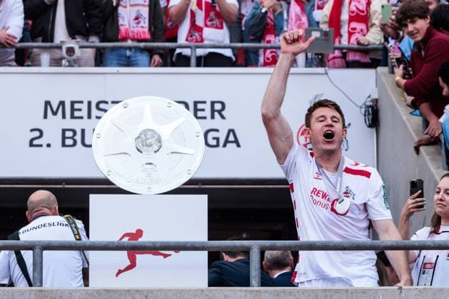 2 Soccer Bundesliga, 1 FC Köln 1 FC Kaiserslautern, 18 05 2025 German champion of the 2 Soccer Bundesliga 1 FC Köln Dominique Heintz 1 FC Köln, 3 2 Soccer Bundesliga, 1 FC Köln 1 FC Kaiserslautern, Köln, RheinEnergiestadion on 18 05 2025 DFL REGULATIONS PROHIBIT ANY USE OF PHOTOGRAPHS AS IMAGE SEQUENCES AND OR QUASI VIDEO Copyright: xBEAUTIFULxSPORTS Wunderlx