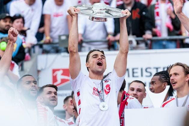 2 Soccer Bundesliga, 1 FC Köln 1 FC Kaiserslautern, 18 05 2025 German champion of the 2 Soccer Bundesliga 1 FC Köln Joel Schmied 1 FC Köln, 2 with bowl 2 Soccer Bundesliga, 1 FC Köln 1 FC Kaiserslautern, Köln, RheinEnergiestadion on 18 05 2025 DFL REGULATIONS PROHIBIT ANY USE OF PHOTOGRAPHS AS IMAGE SEQUENCES AND OR QUASI VIDEO Copyright: xBEAUTIFULxSPORTS Wunderlx