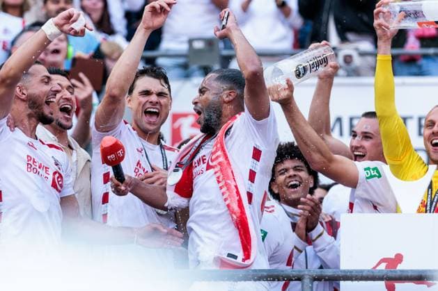 2 Soccer Bundesliga, 1 FC Köln 1 FC Kaiserslautern, 18 05 2025 German champion of 2 Soccer Bundesliga 1 FC Köln Linton Maina 1 FC Köln, 37 cheering after beer shower 2 Soccer Bundesliga, 1 FC Köln 1 FC Kaiserslautern, Köln, RheinEnergiestadion on 18 05 2025 DFL REGULATIONS PROHIBIT ANY USE OF PHOTOGRAPHS AS IMAGE SEQUENCES AND OR QUASI VIDEO Copyright: xBEAUTIFULxSPORTS Wunderlx