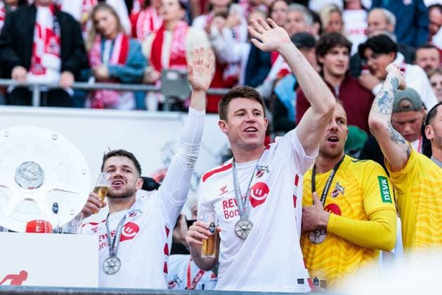 2 Soccer Bundesliga, 1 FC Köln 1 FC Kaiserslautern, 18 05 2025 German champion of the 2 Soccer Bundesliga 1 FC Köln Jan Thielmann 1 FC Köln, 29 , Dominique Heintz 1 FC Köln, 3 cheering 2 Soccer Bundesliga, 1 FC Köln 1 FC Kaiserslautern, Köln, RheinEnergiestadion on 18 05 2025 DFL REGULATIONS PROHIBIT ANY USE OF PHOTOGRAPHS AS IMAGE SEQUENCES AND OR QUASI VIDEO Copyright: xBEAUTIFULxSPORTS Wunderlx