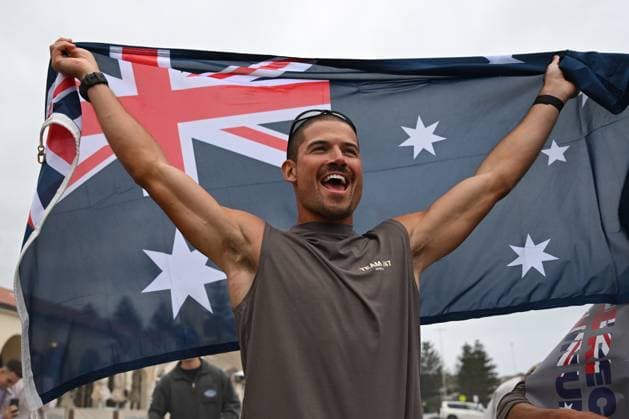 Sport Themen der Woche KW21 Sport Bilder des Tages WILLIAM GOODGE TRANS AUSTRALIA RUN, British ultra endurance runner William Goodge celebrates with his father Graham after crossing the finish line at Bondi Beach in Sydney, Monday, May 19, 2025. Goodge set a new world record as the fastest person to run across Australia, running from Cottesloe Beach in Western Australia to Bondi Beach in Sydney.( NO ARCHIVING SYDNEY NEW SOUTH WALES AUSTRALIA  Copyright: xDEANxLEWINSx 20250519198858562002