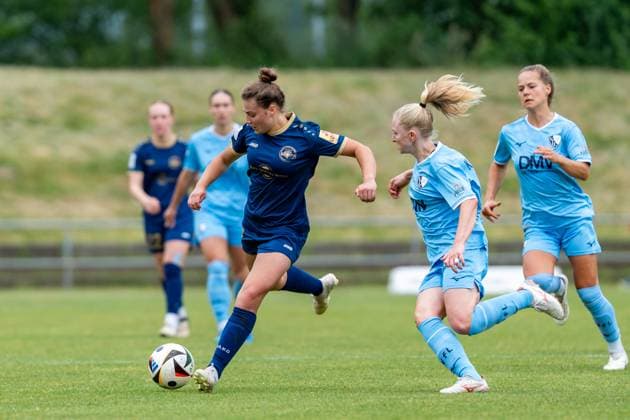 18 05 2025, Football, 2 Womens Bundesliga, 2024 2025, Matchday 26, SG 99 Andernach VfL Bochum Leonie Wäschenbach 17 Andernach kicks the ball Andernach Stadium Rhineland-Palatinate Germany