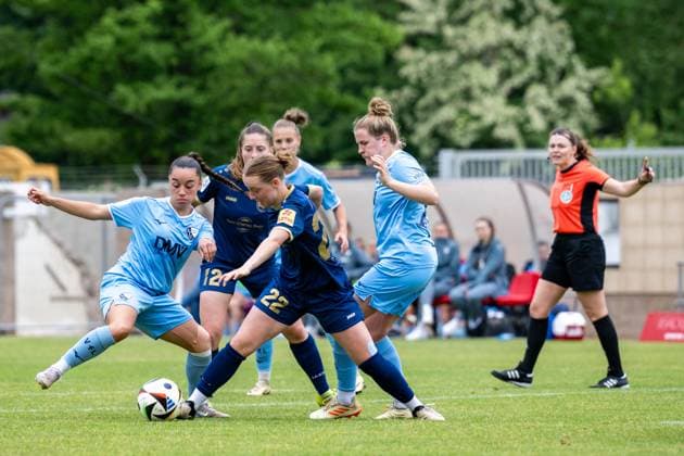 18 05 2025, Football, 2 Womens Bundesliga, 2024 2025, Matchday 26, SG 99 Andernach VfL Bochum Zoe Brückel 22 Andernach fights for the ball Andernach Stadium Rhineland-Palatinate Germany