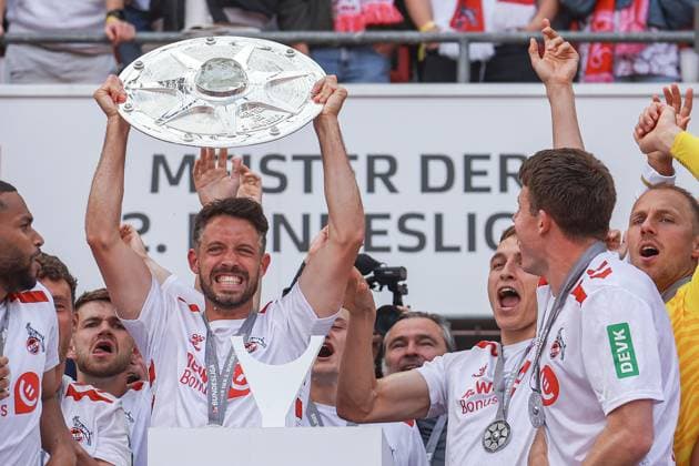 2 Bundesliga 24 25 1 FC Köln 1 FC Kaiserslautern on 18 05 2025 at RheinEnergieSTADION in Cologne Cheers and joy about the championship at the team of 1 FC Köln, here Mark Uth Koeln holds up the championship trophy and is happy MH