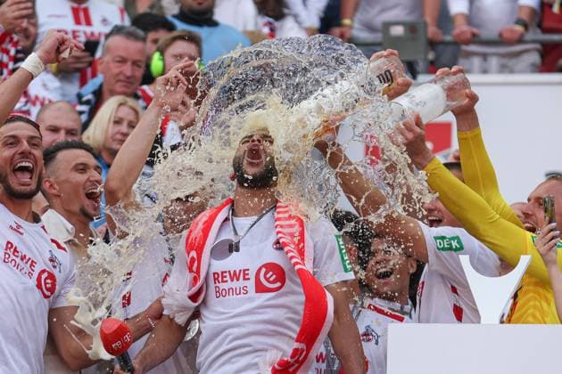 2 Bundesliga 24 25 1 FC Köln 1 FC Kaiserslautern on 18 05 2025 at the RheinEnergieSTADION in Cologne Cheers and joy about the championship at the 1 FC Köln team, here Linton Maina Koeln 37 is surprised by a beer shower from goalkeeper Marvin Schwäbe Schwaebe Schwabe Koeln 1 MH
