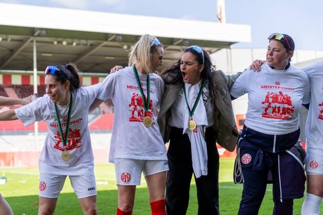 Jubilation, joy, emotion, f l Vital Kats 1 FSV Mainz 05, 30 , Chiara Bouziane 1 FSV Mainz 05, 10 , Ebru Uzungueney 1 FSV Mainz 05, 28 for promotion, GER, 1 FSV Mainz 05 vs 1 FC Saarbruecken, Frauen Regionalliga Suedwest, 21 Spieltag, Season 2024 2025, 18 05 2025, DFB DFL REGULATIONS PROHIBIT ANY USE OF PHOTOGRAPHS AS IMAGE SEQUENCES AND OR QUASI VIDEO, GER, 1 FSV Mainz 05 vs 1 FC Saarbruecken, Womens Regionalliga Suedwest, 21 Matchday, Season 2024 2025, 18 05 2025, Mainz Copyright: xEibner-Pressefoto Jan-NiclasxGrox EP_JGG