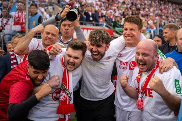 Dominique Heintz 1 FC Koeln, 03 celebrates the championship in the 2 Bundesliga with the fans 1 FC Koeln vs 1 FC Kaiserslautern, Football, 2 Bundesliga, Matchday 34, Season 2024 2025, 18 05 2025 DFL REGULATES PROHIBIT ANY USE OF PHOTOGRAPHS AS IMAGE SEQUENCES AND OR QUASI VIDEO 1 FC Koeln vs 1 FC Kaiserslautern, Football, 2 Bundesliga, Matchday 34, Season 2024 2025, 18 05 2025 Koeln Copyright: xEibner-Pressefoto JustinxDerondex EP_JDU