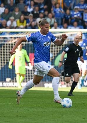 18 05 2025, xsltx, Soccer 2 Bundesliga, SV Darmstadt 98 Jahn Regensburg v l Fynn Luca Lakenmacher SV Darmstadt 98 DFL DFB REGULATIONS PROHIBIT ANY USE OF PHOTOGRAPHS as IMAGE SEQUENCES and or QUASI VIDEO
