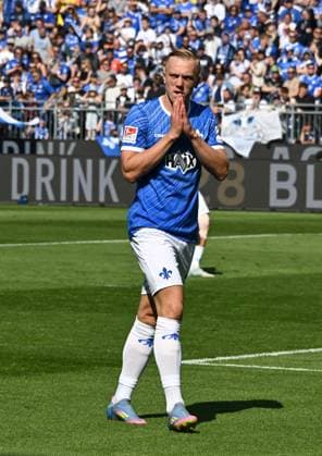 18 05 2025, xsltx, Soccer 2 Bundesliga, SV Darmstadt 98 Jahn Regensburg v l Isac Lidberg SV Darmstadt 98 after a missed chance DFL DFB REGULATIONS PROHIBIT ANY USE OF PHOTOGRAPHS as IMAGE SEQUENCES and or QUASI VIDEO