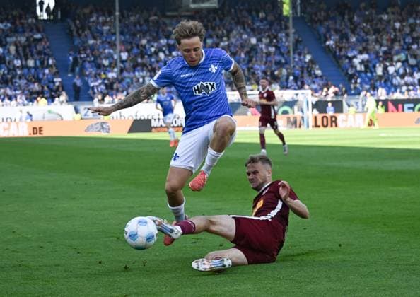 18 05 2025, xsltx, Soccer 2 Bundesliga, SV Darmstadt 98 Jahn Regensburg v l Luca Marseiler SV Darmstadt 98 , Tim Handwerker SSV Jahn Regensburg DFL DFB REGULATIONS PROHIBIT ANY USE OF PHOTOGRAPHS as IMAGE SEQUENCES and or QUASI VIDEO