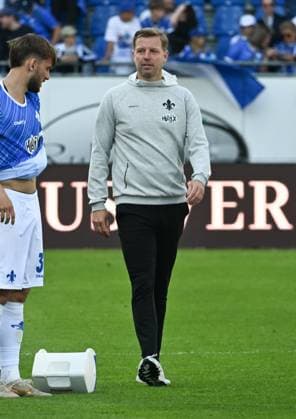 18 05 2025, xsltx, Soccer 2 Bundesliga, SV Darmstadt 98 Jahn Regensburg v l Florian Kohfeldt Head Coach SV Darmstadt 98 DFL DFB REGULATIONS PROHIBIT ANY USE OF PHOTOGRAPHS as IMAGE SEQUENCES and or QUASI VIDEO