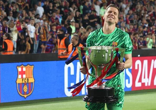 FC Barcelona, Barca v Villarreal CF - La Liga EA Sports Wojciech Szczesny celebrates their league championship victory at the end of the match between FC Barcelona and Villarreal CF, corresponding to week 37 of LaLiga EA Sports, played at the Olympic Stadium Lluis Companys, in Barcelona, Spain, on May 18, 2025. Barcelona Barcelona Spain  Copyright: xUrbanandsportx originalFilename:urbanandsport-fcbarcel250518_nptej.jpg
