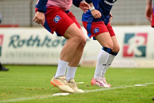Soccer I Women I Season 2024 2025 I 2 Bundesliga I 26 Matchday I SV Meppen Hamburger SV I 18 05 2025 Symbol, Symbol photo, Symbolic image, Icon, Image symbol, Representation, Signum Football, Soccer, Football boot, Shoe, Line, Turf, warmup, warm up, warm up, Meppen Hänsch Arena Lower Saxony Germany Copyright: xLobeca FelixxSchlikisx