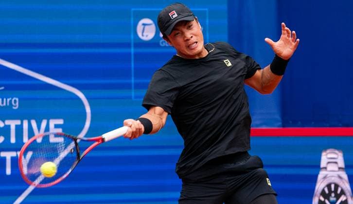 19 05 2025, ATP 500, Tennis, Men, Hamburg Open, Hamburg, Raphael Collignon Belgium Brandon Nakashima USA Brandon Nakashima USA Hamburg Tennis Stadium Am Rothenbaum Hamburg Germany