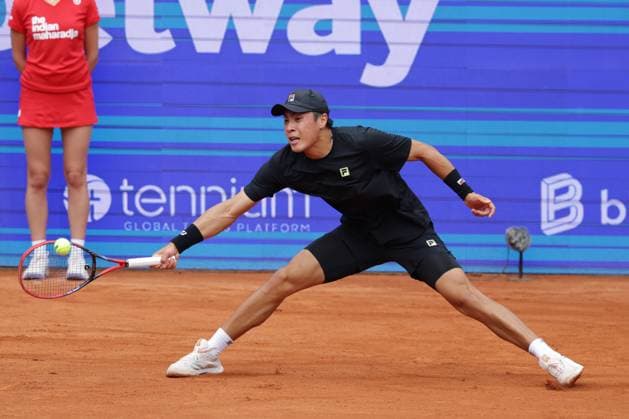 GER, Hamburg, xFSx, ATP500 Mens Tennis Tournament Bitpanda Hamburg Open 2025, Sixteenth Final 19 05 2025 Brandon Nakashima USA plays a forehand Copyright: HMBxMedia FernandoxSoares