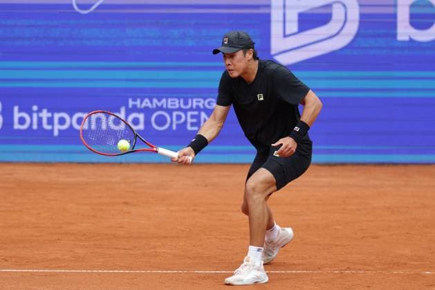 GER, Hamburg, xFSx, ATP500 Mens Tennis Tournament Bitpanda Hamburg Open 2025, Sixteenth Final 19 05 2025 Brandon Nakashima USA plays a forehand Copyright: HMBxMedia FernandoxSoares