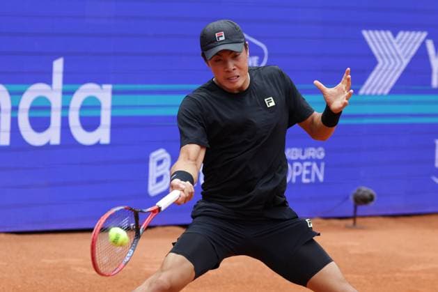 GER, Hamburg, xFSx, ATP500 Mens Tennis Tournament Bitpanda Hamburg Open 2025, Sixteenth Final 19 05 2025 Brandon Nakashima USA plays a forehand Copyright: HMBxMedia FernandoxSoares