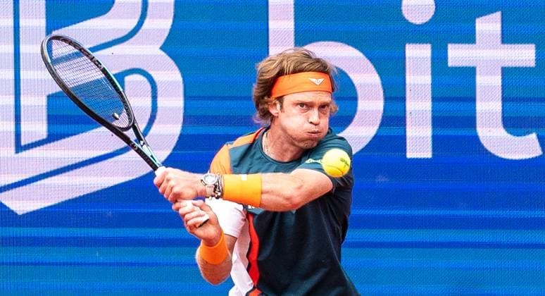 19 05 2025, ATP 500, Tennis, Men, Hamburg Open, Hamburg, 1 round, Andrey Rublev Russia Damir Dzumhur Bosnia and Herzegovina Andrey Rublev Russia Hamburg Tennis Stadium Am Rothenbaum Hamburg Germany