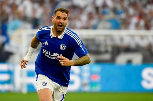 Pierre Michel Lasogga FC Schalke 04 looks on during the Second Bundesliga match between FC Schalke 04 and SV 07 Elversberg, Veltins Arena on May 18, 2025 in Gelsenkirchen, Germany Photo by Max Maiwald DeFodi Images Pierre Michel Lasogga FC Schalke 04 looks on during the Second Bundesliga match between FC Schalke 04 and SV 07 Elversberg at Veltins Arena on May 18, 2025 in Gelsenkirchen Germany Photo by Max Maiwald DeFodi Images DFL regulations prohibit any use of photographs as image sequences and or quasi video Photo by Max Maiwald DeFodi Images