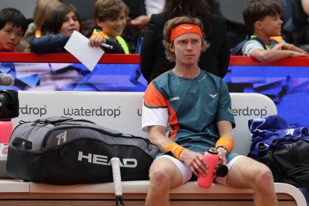 GER, Hamburg, xFSx, ATP500 Mens Tennis Tournament Bitpanda Hamburg Open 2025, Sixteenth Final 19 05 2025 Andrey Rublev RUS takes a break Copyright: HMBxMedia FernandoxSoares