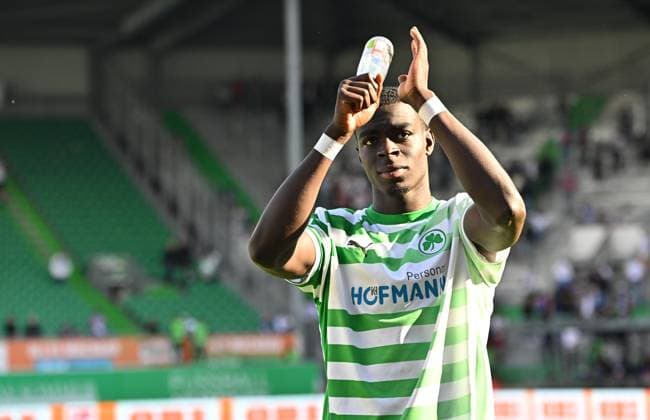 18 05 2025 Soccer Season 2024 2025 2 Soccer Bundesliga 34 Matchday SpVgg Greuther Fürth Kleeblatt Hamburger HSV Hamburg HSV Sportfoto Zink MeZi xmexzix DFL regulations prohibit any use of photographs as image sequences and or quasi video only for editorial use Joshua Quarshie 15, SpVgg Greuther Fürth