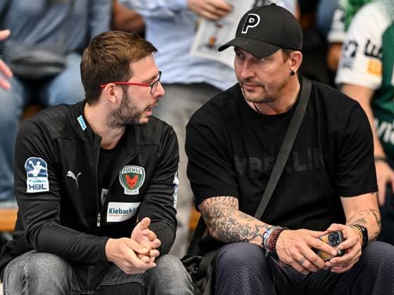 Goeppingen, Germany, 19 05 25 Coach Jaron Siewert Füchse Berlin and Sporting Director Stefan Kretzschmar Füchse Berlin Looks on during the Daikin Handball Bundesliga match between FRISCH AUF Goeppingen vs Füchse Berlin at EWS Arena on May 19, 2025 in Goeppingen, Germany Photo by Harry Langer DeFodi Images Goeppingen, Germany, 19 05 25 Coach Jaron Siewert Füchse Berlin and Sporting Director Stefan Kretzschmar Füchse Berlin Looks on during the Daikin Handball Bundesliga match between FRISCH AUF Goeppingen vs Füchse Berlin at EWS Arena on May 19, 2025 in Goeppingen, Germany Photo by Harry Langer DeFodi Images Photo by Harry Langer DeFodi Images