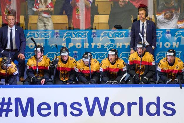 Sport Bilder des Tages Team DEB sad with Harold Kreis DEB National coach of Germany, headcoach, team manager, Bundestrainer, Alexander Sulzer assistent coaches of Germany, Co-Trainer, Assistenztrainer, Joshua Samanski Nr.44 of Germany Dominik Kahun Nr.72 of Germany Eric Mik 12 of Germany Moritz Seider 53 of Germany Maksymilian Szuber Nr.55 of Germany Jonas Mueller, Müller Nr. 41 of Germany in the preliminary round match GERMANY - CZECHIA 0-6 of the IIHF Ice hockey, Eishockey World Championship, WM, Weltmeisterschaft Group B in Jyske Bank Boxen Arena in Herning, Denmark, May 17, 2025. Season 2024 2025