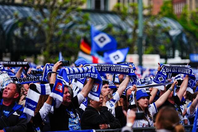 Fans celebrate both teams GER, Hamburger SV promotion party, football, 2024 2025 season, 19 05 2025 GER, Hamburger SV promotion party, football, 2024 2025 season, 19 05 2025 Hamburg Copyright: xEibner-Pressefoto MarcelxvonxFehrnx EP_MFN