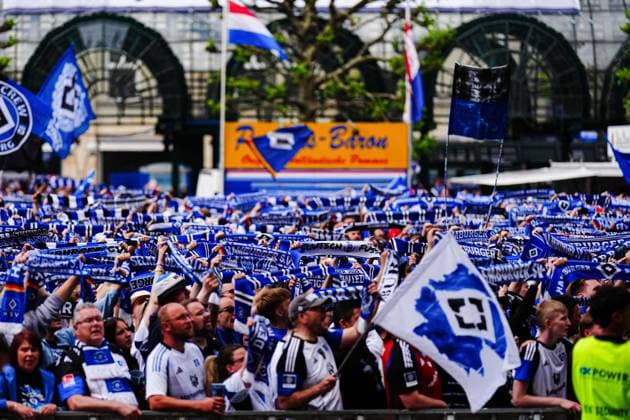 Fans celebrate both teams GER, Hamburger SV promotion party, football, 2024 2025 season, 19 05 2025 GER, Hamburger SV promotion party, football, 2024 2025 season, 19 05 2025 Hamburg Copyright: xEibner-Pressefoto MarcelxvonxFehrnx EP_MFN