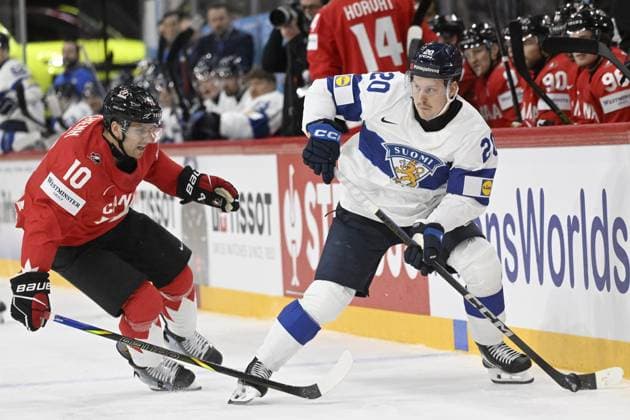 Brayden Schenn (L) of Canada vies with Eeli Tolvanen of Finland during the 2025 IIHF Ice hockey, Eishockey World Championships preliminary round group A match between Canada and Finland in Stockholm on May 19, 2025. Stockholm Sweden LKFTJK20250519213712FHMH  Copyright: xVesaxMoilanenx LKFTJK20250519213712FHMH