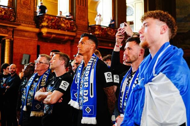 Davie Selke Hamburger SV, 27 , Daniel Heuer Fernandes Hamburger SV, 01 GER, Promotion party Hamburger SV, Football, 2024 2025 season, 19 05 2025 GER, Promotion party Hamburger SV, Football, 2024 2025 season, 19 05 2025 Hamburg Copyright: xEibner-Pressefoto MarcelxvonxFehrnx EP_MFN
