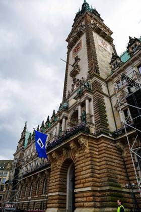 Hamburger SV on Rathausbalkon GER, Hamburger SV promotion party, football, 2024 2025 season, 19 05 2025 GER, Hamburger SV promotion party, football, 2024 2025 season, 19 05 2025 Hamburg Copyright: xEibner-Pressefoto MarcelxvonxFehrnx EP_MFN